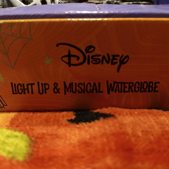 Nightmare before Christmas Sally Halloween light up musical snow globe - Picture 2 of 5